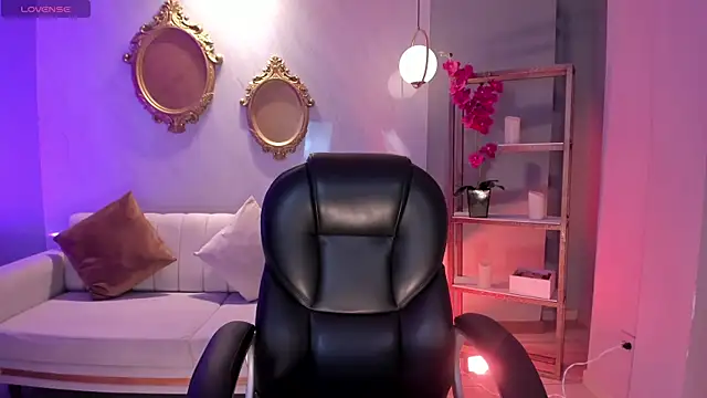 AlessiaCorleone  online show from 10/28/25, 07:02