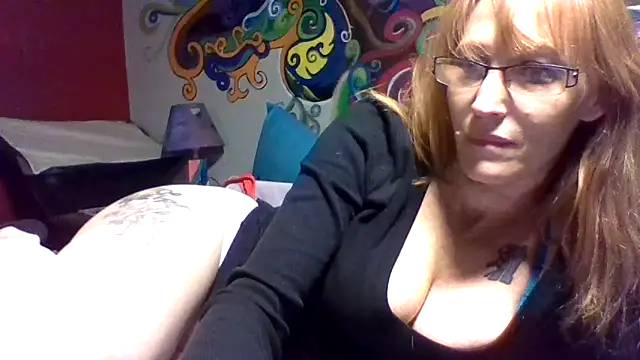 4EyedSluttyGinger online show from 01/01/25, 07:52