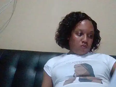 Snapshot of ShooingBunch chatting on 10/08/25, 01:12 ShooingBunch online show from 10/08/25, 01:12