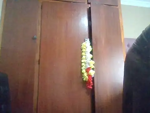 Snapshot of ShooingBunch chatting on 10/29/25, 09:41 ShooingBunch online show from 10/29/25, 09:41