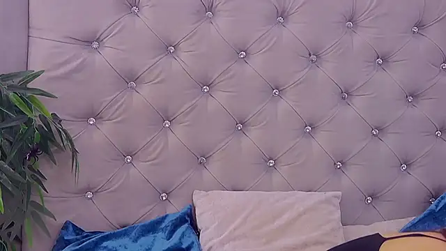 MeIisaLove online show from 10/04/25, 07:48