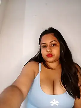 Snapshot of bumblebeegirl chatting on 02/04/26, 12:22 bumblebeegirl online show from 02/04/26, 12:22