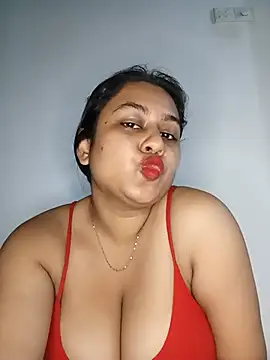 Snapshot of bumblebeegirl chatting on 06/20/26, 01:38 bumblebeegirl online show from 06/20/26, 01:38
