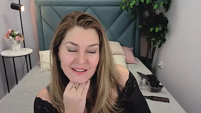 Snapshot of Adele_Russo chatting on 01/11/26, 04:47 Adele Russo online show from 01/11/26, 04:47