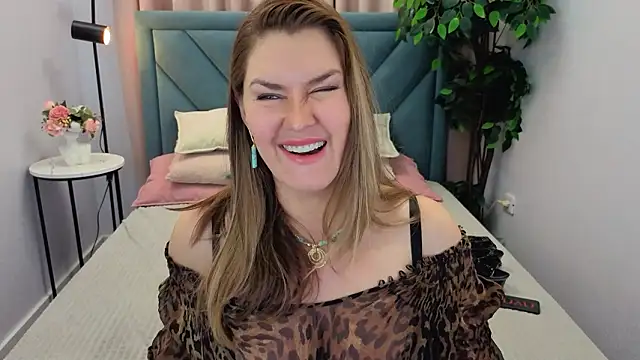 Snapshot of Adele_Russo chatting on 02/17/26, 04:48 Adele Russo online show from 02/17/26, 04:48