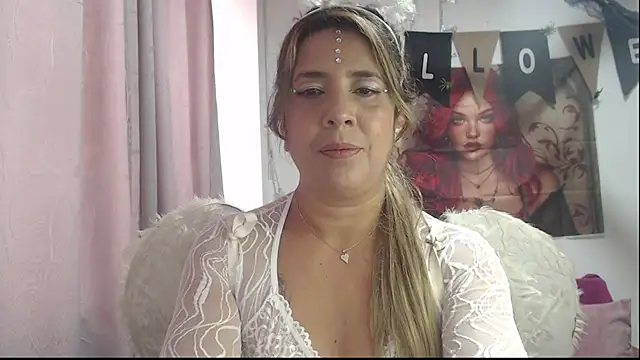 Victoria meester online show from 10/30/25, 02:58