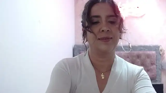 Victoria meester online show from 06/17/26, 01:54