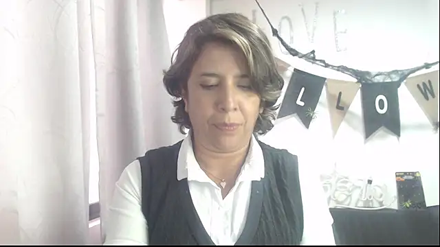 Victoria meester online show from 10/15/25, 08:28