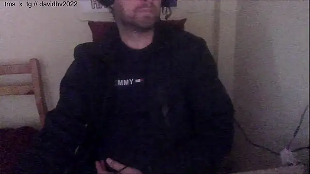 Snapshot of Davidhv2022 chatting on 10/23/25, 02:16 Davidhv2022 online show from 10/23/25, 02:16