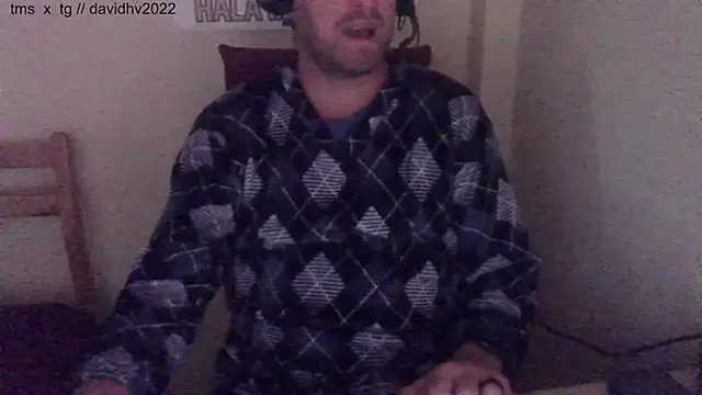 Snapshot of Davidhv2022 chatting on 09/13/25, 04:40 Davidhv2022 online show from 09/13/25, 04:40