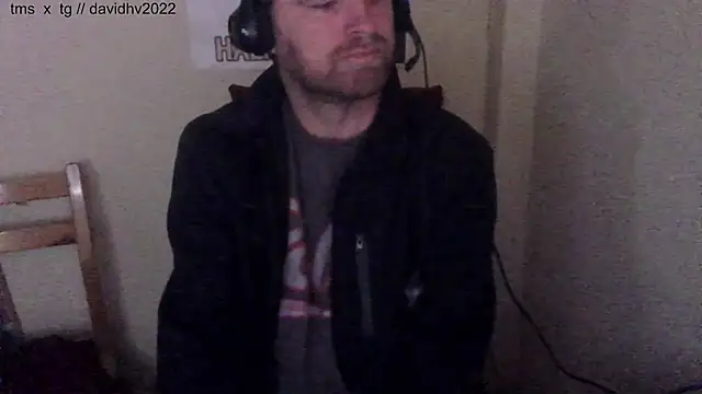 Snapshot of Davidhv2022 chatting on 09/18/25, 01:47 Davidhv2022 online show from 09/18/25, 01:47