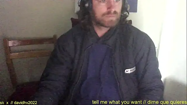 Snapshot of Davidhv2022 chatting on 12/24/24, 02:21 Davidhv2022 online show from 12/24/24, 02:21