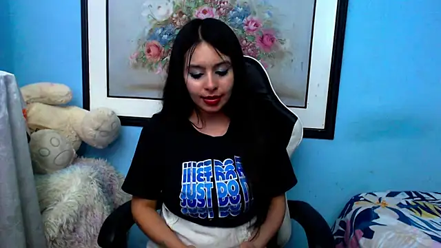 Snapshot of Luciana_and_Neitan chatting on 01/08/25, 02:46 Luciana and Neitan online show from 01/08/25, 02:46