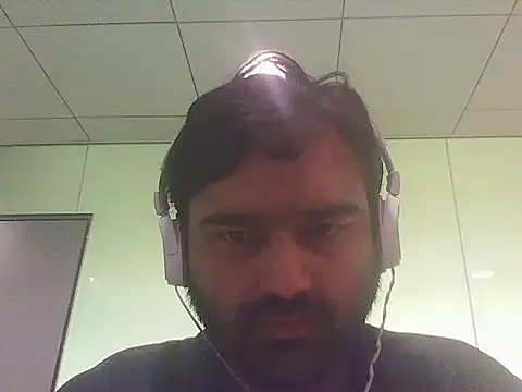 Snapshot of JohnBond009 chatting on 06/19/26, 07:47 JohnBond009 online show from 06/19/26, 07:47