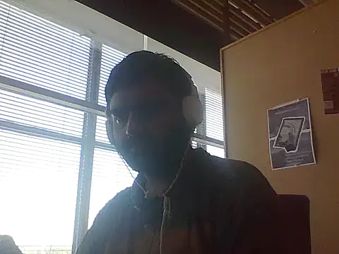 Snapshot of JohnBond009 chatting on 06/18/26, 01:49 JohnBond009 online show from 06/18/26, 01:49