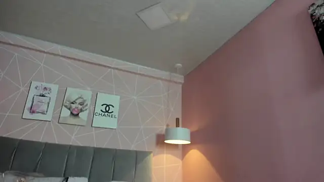 Snapshot of dolly_zoe chatting on 10/10/25, 04:35 dolly zoe online show from 10/10/25, 04:35