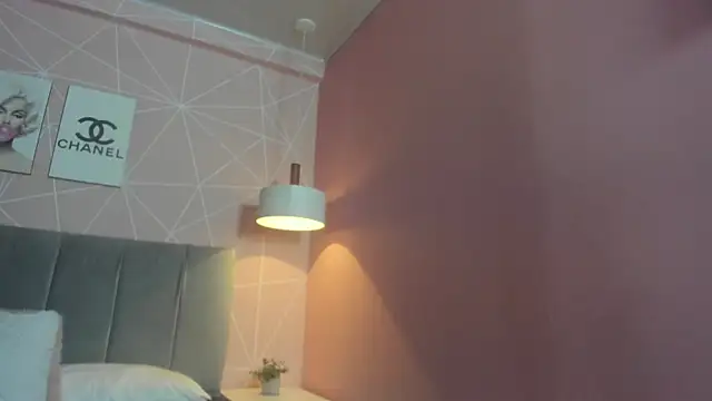 Snapshot of dolly_zoe chatting on 01/17/26, 03:32 dolly zoe online show from 01/17/26, 03:32