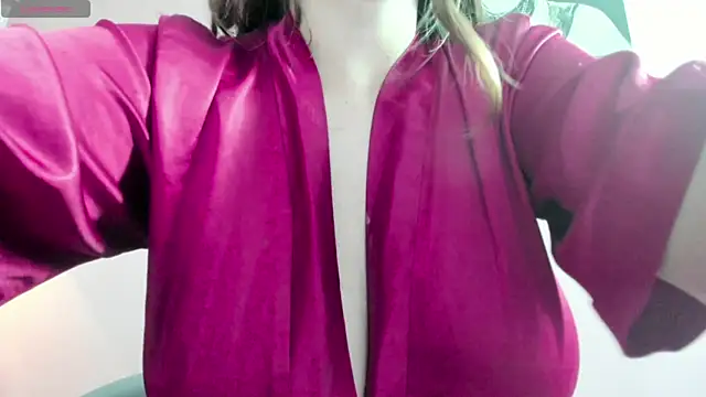 Snapshot of dolly_zoe chatting on 03/22/25, 05:39 dolly zoe online show from 03/22/25, 05:39