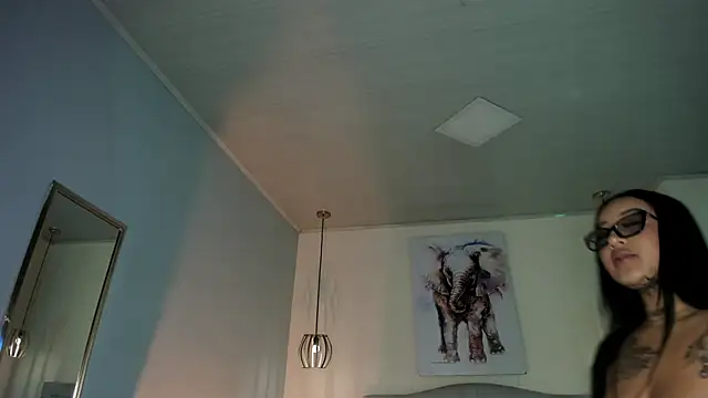 Snapshot of ayshel__ chatting on 10/13/25, 04:58 ayshel online show from 10/13/25, 04:58