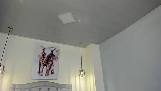 Snapshot of ayshel__ chatting on 10/01/25, 04:39 ayshel online show from 10/01/25, 04:39