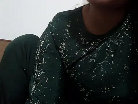 shekira99 online show from 10/13/25, 07:26