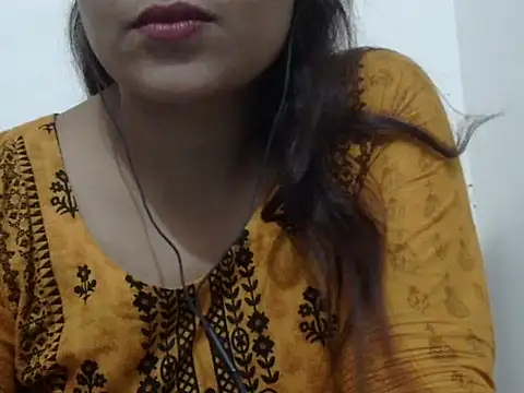 shekira99 online show from 11/09/25, 02:21