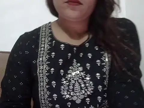 shekira99 online show from 10/05/25, 07:37