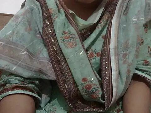 shekira99 online show from 09/28/25, 01:07