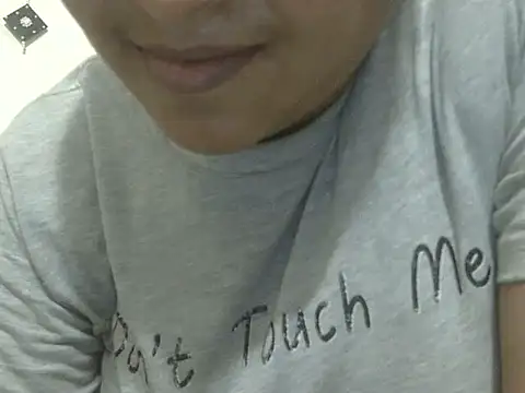 shekira99 online show from 04/17/26, 01:36