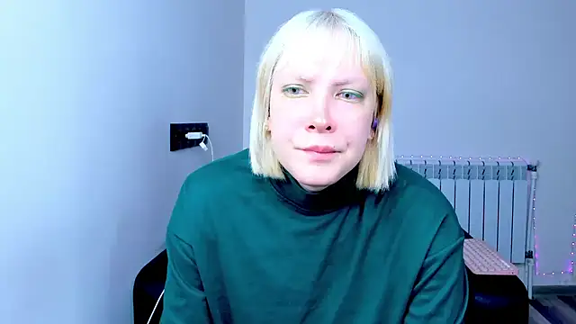 Snapshot of dollmore chatting on 11/14/25, 10:13 dollmore online show from 11/14/25, 10:13