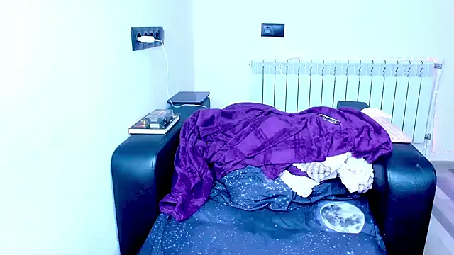 Snapshot of dollmore chatting on 10/27/25, 03:29 dollmore online show from 10/27/25, 03:29