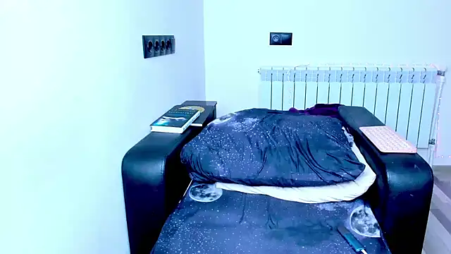 Snapshot of dollmore chatting on 11/19/25, 01:16 dollmore online show from 11/19/25, 01:16