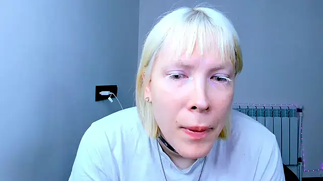 Snapshot of dollmore chatting on 11/13/25, 06:50 dollmore online show from 11/13/25, 06:50