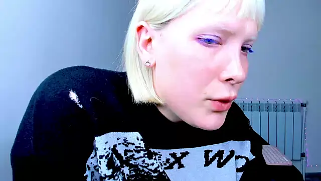 Snapshot of dollmore chatting on 11/16/25, 07:02 dollmore online show from 11/16/25, 07:02