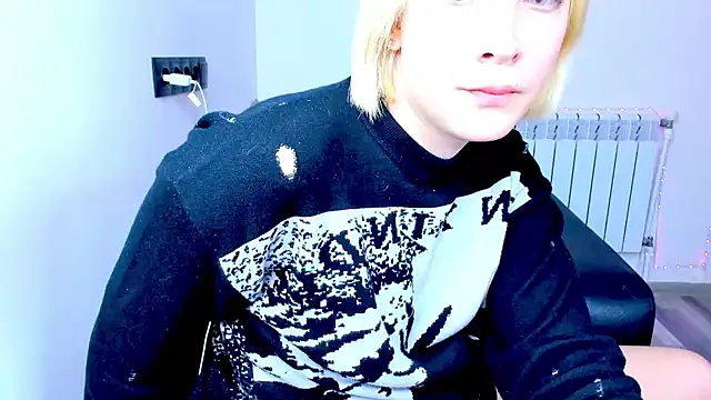 Snapshot of dollmore chatting on 10/30/25, 02:54 dollmore online show from 10/30/25, 02:54