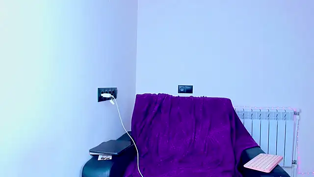 Snapshot of dollmore chatting on 09/27/25, 06:08 dollmore online show from 09/27/25, 06:08