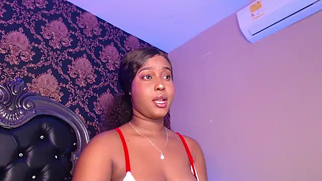 Snapshot of MichaelaCox chatting on 06/07/26, 12:32 MichaelaCox online show from 06/07/26, 12:32