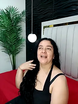 lucia vonne  online show from 02/26/25, 12:27