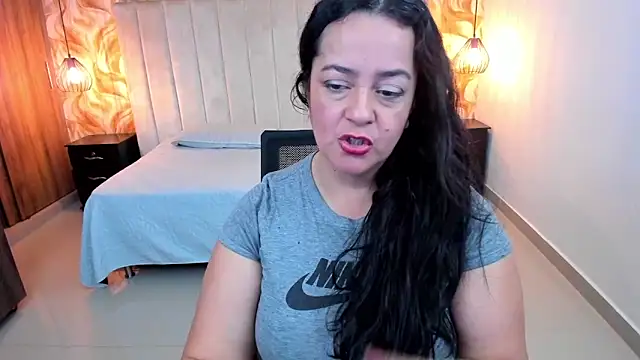 lucia vonne  online show from 04/29/26, 08:04