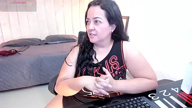 lucia vonne  online show from 02/28/26, 09:25