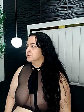 lucia vonne  online show from 02/12/25, 11:40