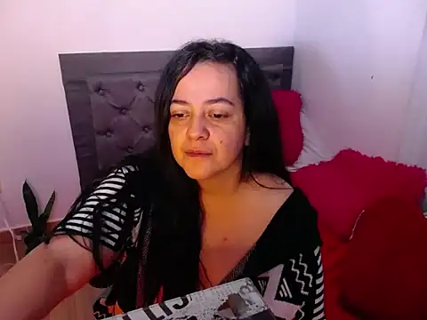 lucia vonne  online show from 04/26/26, 09:50