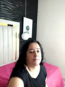 lucia vonne  online show from 02/25/25, 02:37