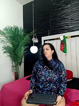 lucia vonne  online show from 12/23/24, 01:45