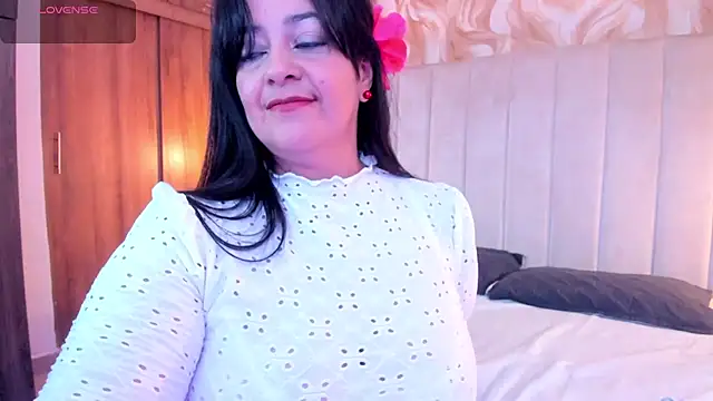 lucia vonne  online show from 05/16/26, 08:19