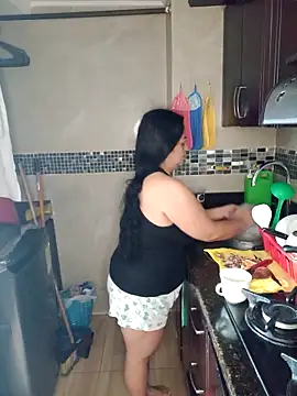 lucia vonne  online show from 11/04/25, 07:17