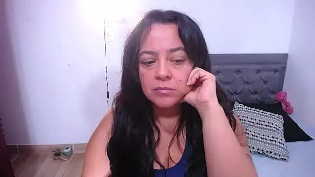 Snapshot of lucia_vonne_ chatting on 06/21/26, 06:57 lucia vonne online show from 06/21/26, 06:57