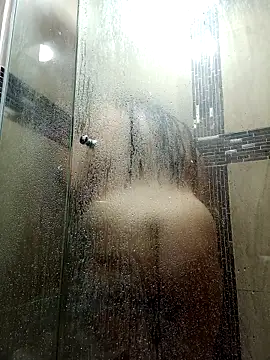 lucia vonne  online show from 10/15/25, 07:00