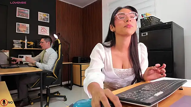 Snapshot of Office_Naughty_Girl chatting on 01/23/25, 03:43 Office Naughty Girl online show from 01/23/25, 03:43