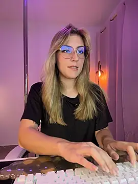 Dakotaa  online show from 03/25/26, 01:06